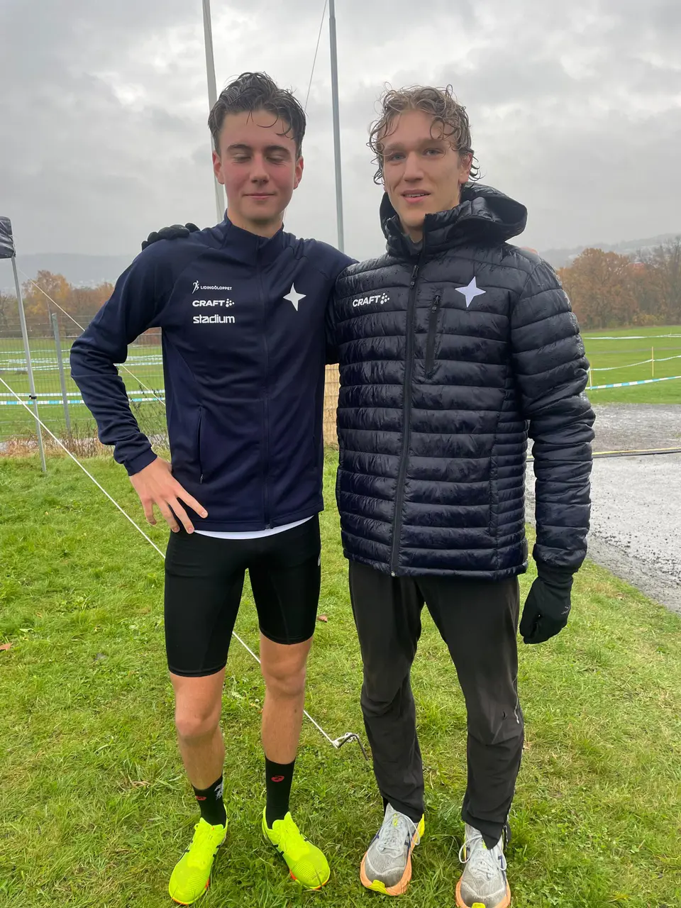 Kalle och Leonardo i ett regnigt Jönköping. Foto: Daniel Nilsson