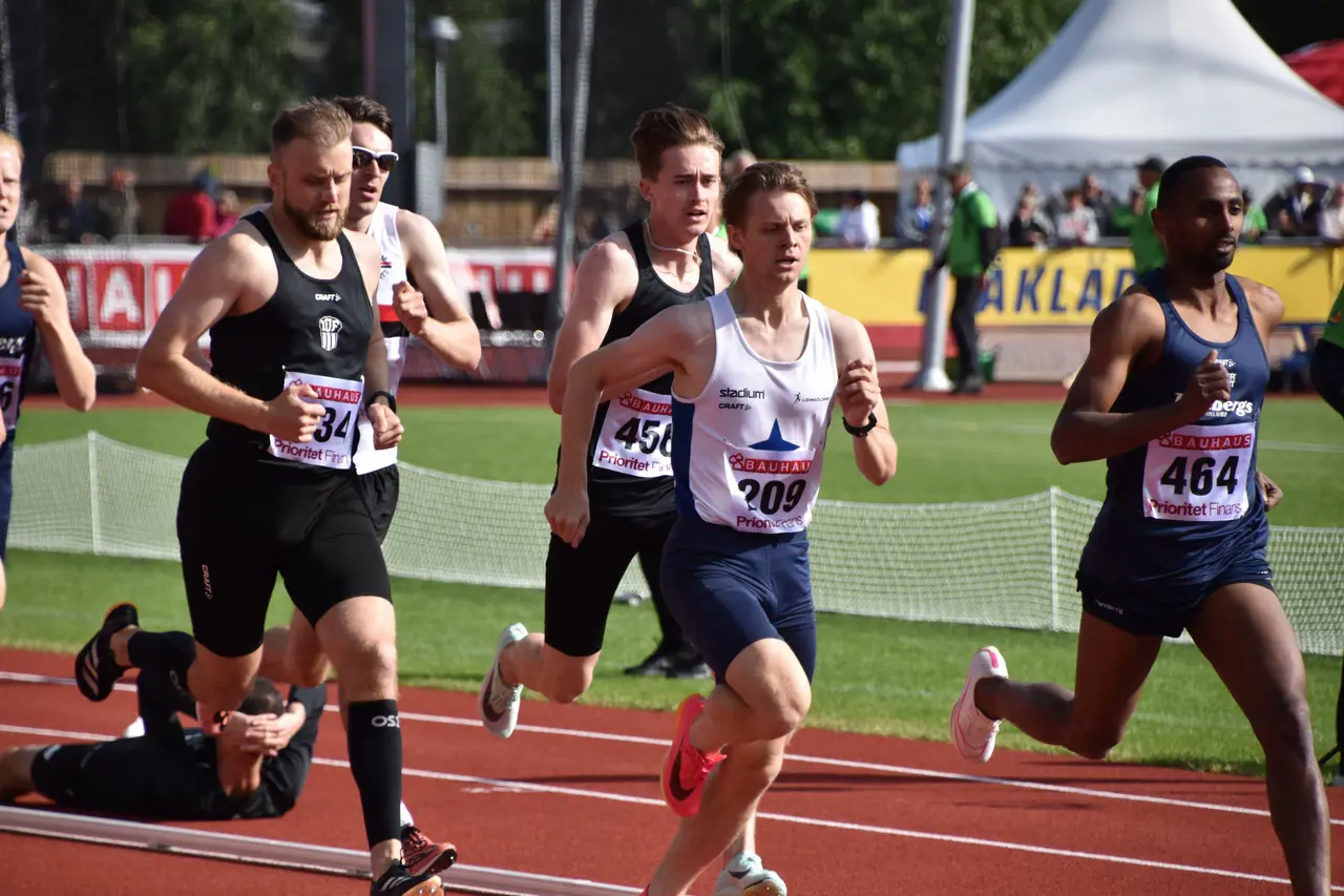 Axel Alness Borg var länge med i resonemanget om finalplatser på 800m, men upploppet blev segt. Foto: Janne Åkerblom