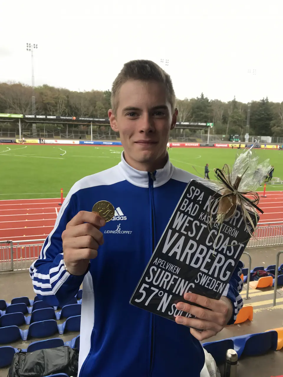 Så ser en svensk (ungdoms)mästare ut! Robin Isaksson har just vunnit P17 tiokamp i USM i Varberg