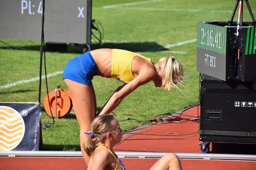 Lisa Fröberg är vår senaste landslagare på ungdoms- och juniorsidan. Söndag 25 augusti sprang hon 800m i U-Finnkampen. Dagen innan hoppade David Århammar tresteg. Foto: Janne Åkerblom