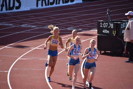 Lisa Fröberg är vår senaste landslagare på ungdoms- och juniorsidan. Söndag 25 augusti sprang hon 800m i U-Finnkampen. Dagen innan hoppade David Århammar tresteg. Foto: Janne Åkerblom