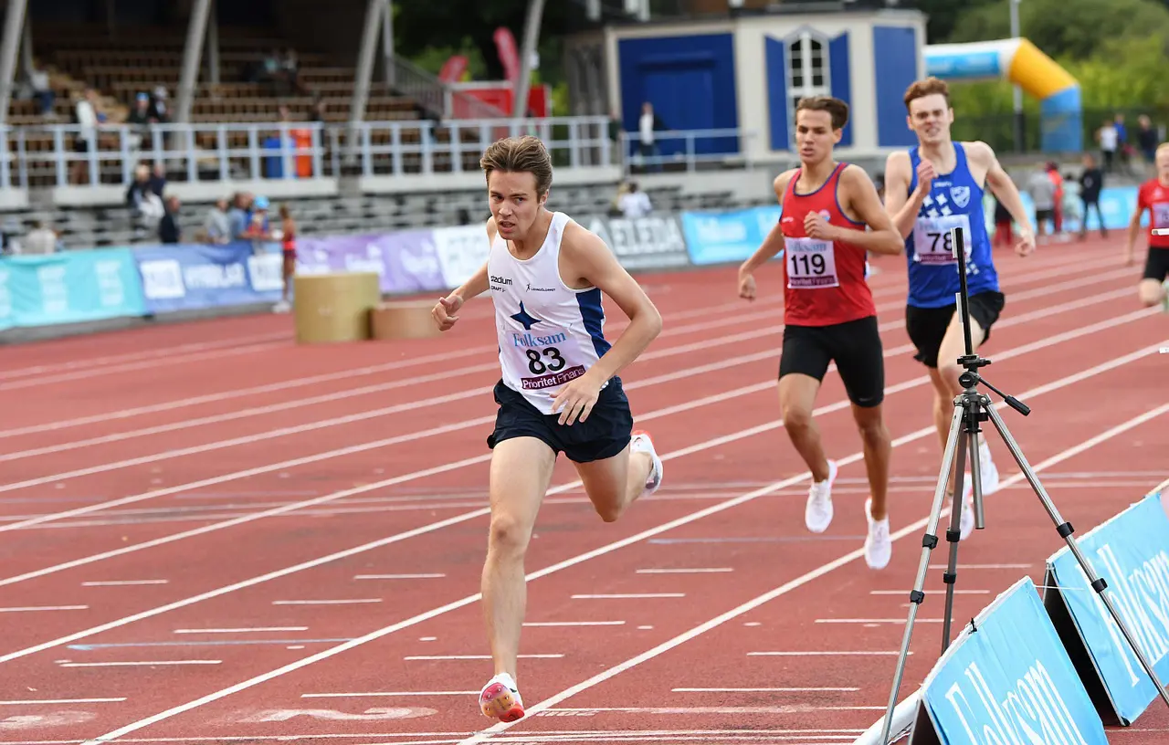 Snabbast i D-finalen, jamen det var ju Jacob Klinth som årsbästade på 800m. Foto: Deca Text & Bild