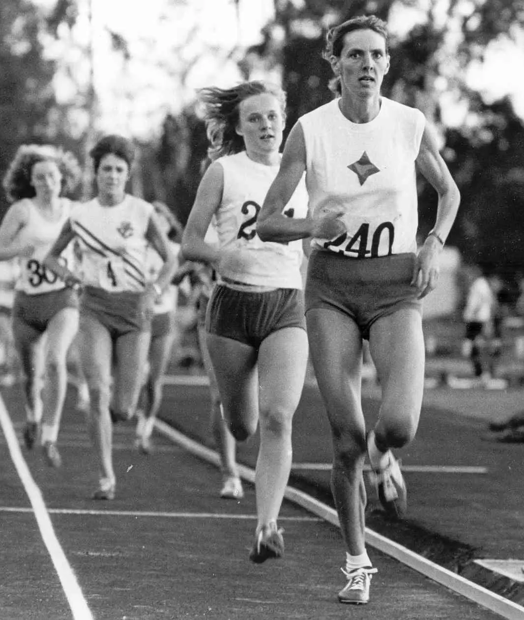 Elisabeth Östberg var en riktig tuffing. Nu finns hon inte längre ibland oss. Foto från ett lopp på Lidingövallen: Lars G Lindström