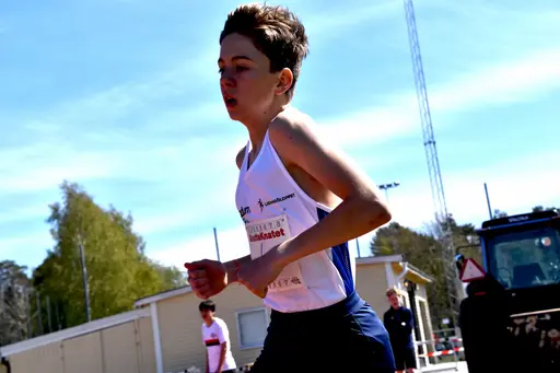 Sju IFKare gjorde utomhusårsdebut på 800m när Hässelby SK anordnade ett inbjudningslopp. Bilder: Micke Johansson, Staffan Östlund, Janne Åkerblom