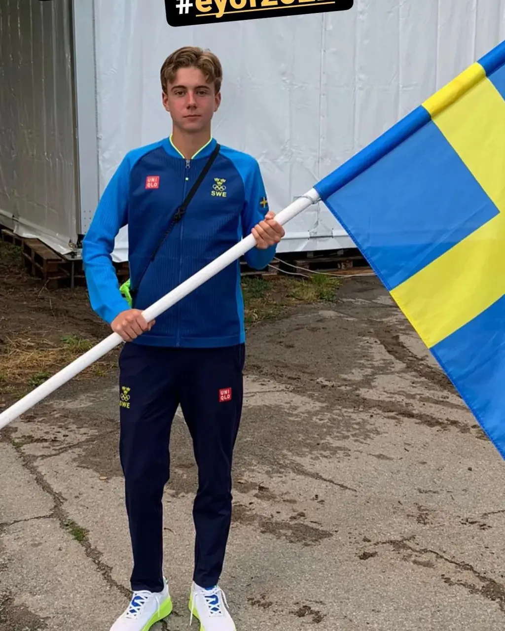 Nu ska den svenske fanbäraren på Europeiska ungdoms-OS tävla i Friidrott-SM för första gången. Foto: Ingela Ottfalk
