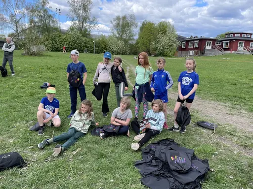 70 barn kom och tävlade i lag i Kids Athletics, samt ett kämpigt 1200m terränglopp