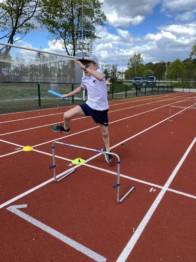 70 barn kom och tävlade i lag i Kids Athletics, samt ett kämpigt 1200m terränglopp