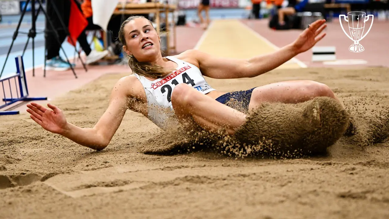 Alice Lindgren Engelblom kan se tillbaka på ett år där hon har förstärkt prisskåpet med sex medaljer från olika JSM-tävlingar. Foto: DECA