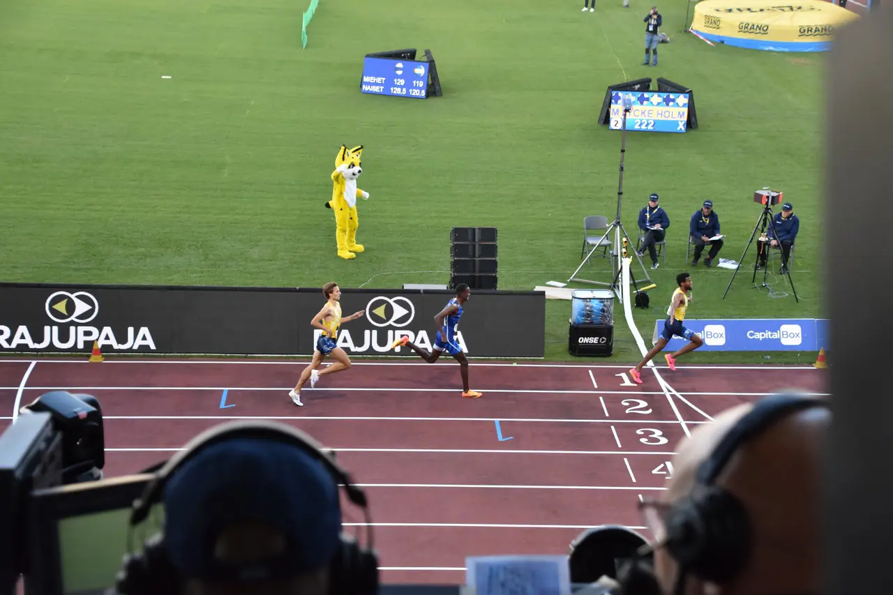 Simon Sundström, trea på 5000m i Finnkampen i Helsingfors. Foto: Janne Åkerblom