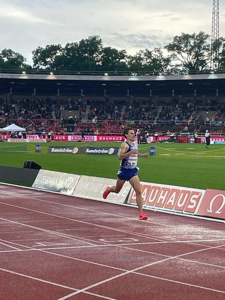 i mål som sjua i en Diamond Leaguetävling! Simon var bästa svensk och satte årsbästa på 3000m hinder på Bauhausgalan. Foto: Calle Frisk