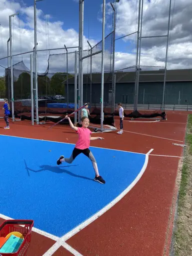 70 barn kom och tävlade i lag i Kids Athletics, samt ett kämpigt 1200m terränglopp