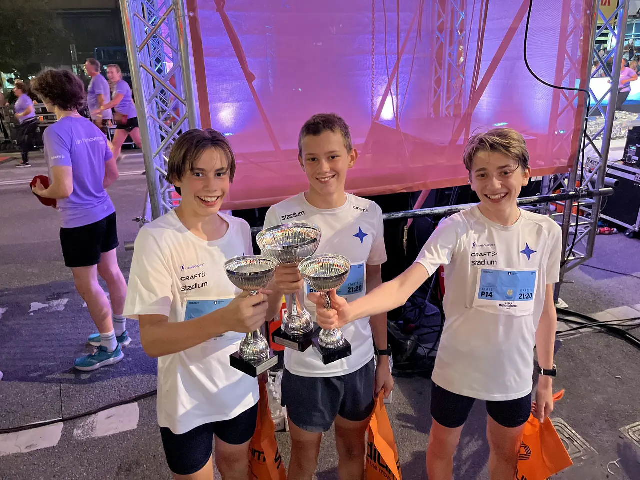 Pokaler till Oscar Bonnevier, Emil Corlevi och Luca Garavini. Foto: Janne Åkerblom