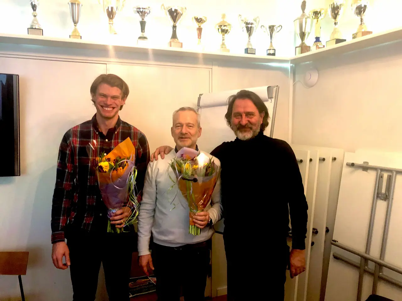 Adam Lindhe tillsammans med Martin Engblom (avgående styrelsenordförende) och Ingvar Åström som blir ny styrelseordförande i Stadionklubbarna. Foto: Mikkel Mördrup