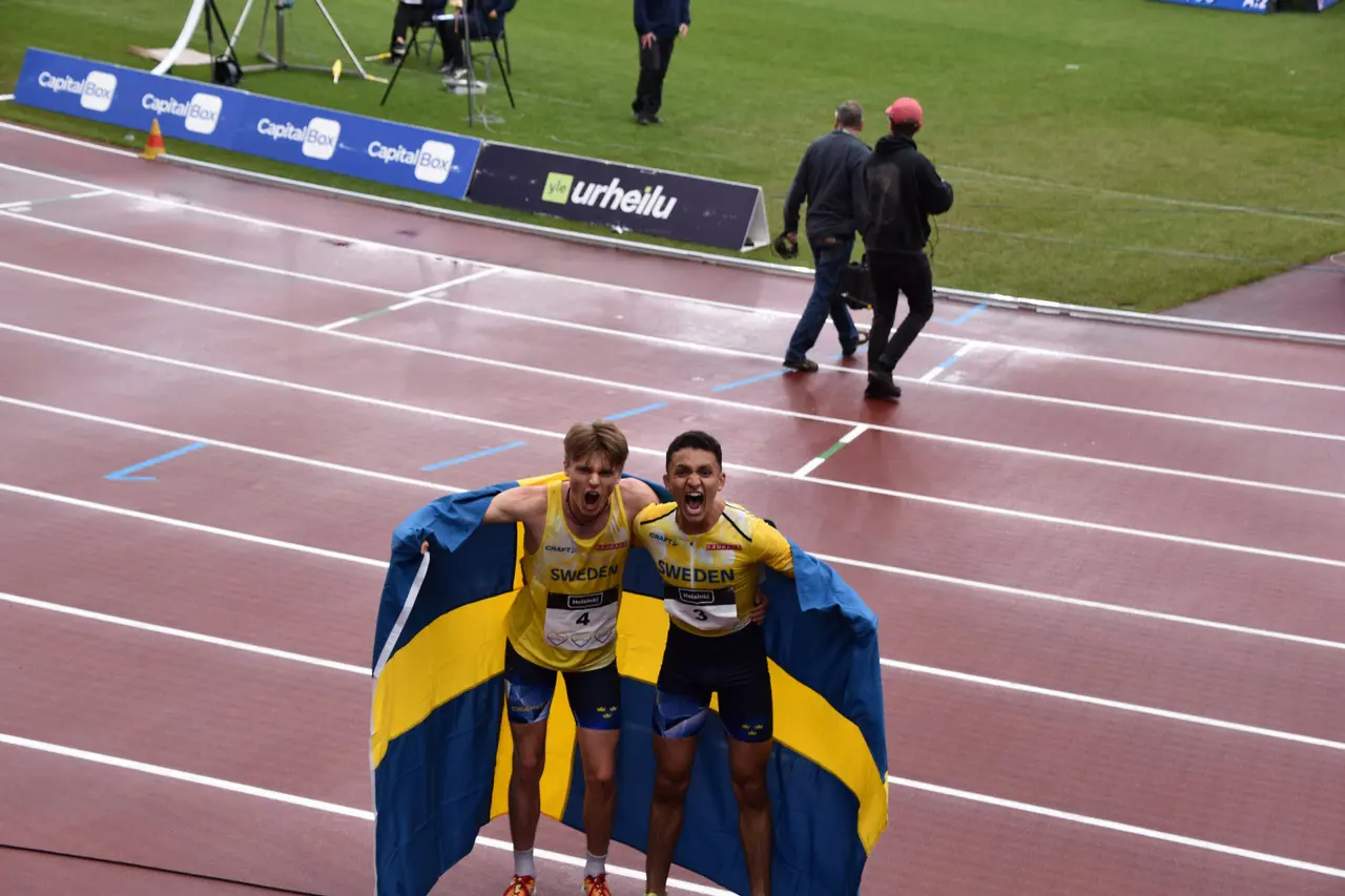 Atlassi och Steiner fick jubelskrika efter tredje- och andraplatsen på 2000m hinder. Foto: Janne Åkerblom