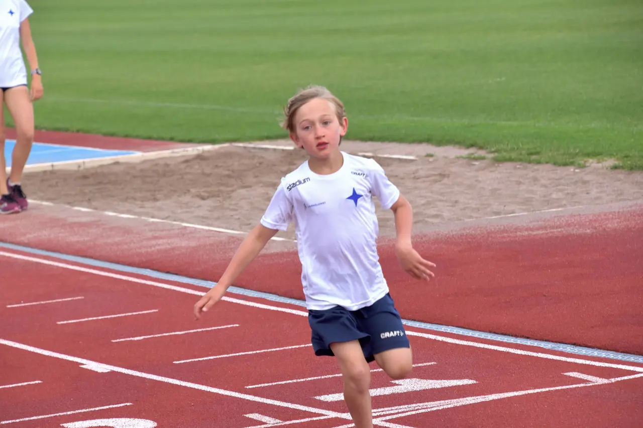 Rasmus Rangne satte pers på 800m under Veckans gren. Foto: Strix Åkerblom