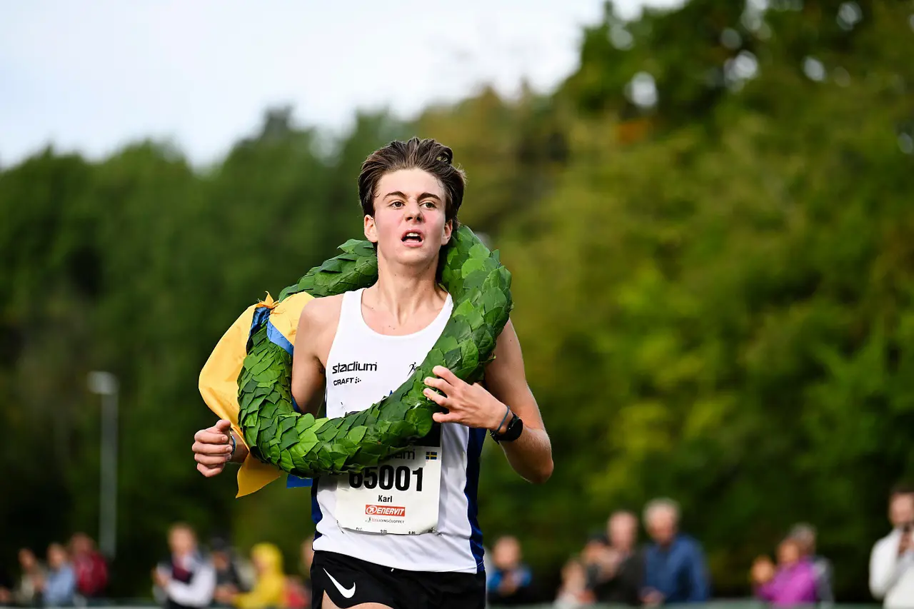 Här hade Kalle Ottfalk inte långt kvar till den nya rekordtiden i P17-klassen. Foto: DECA Text & Bild