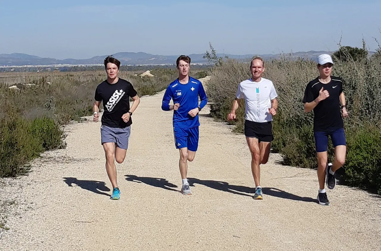 Jacob Klinth, Julius Mördrup, coach Daniel Nilsson och Kalle Ottfalk. Foto coach Curt Högberg