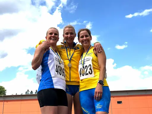 Guldtöser och ett stavcoachbrons. Foto: Janne Åkerblom