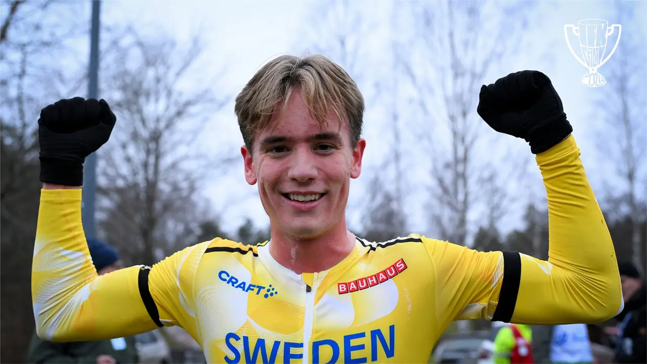 Nu börjar han bli van att dra på sig landslagsdressen. Det har säkert bidragit till att han har gjort Årets genombrott i IFK Lidingö. Foto: DECA