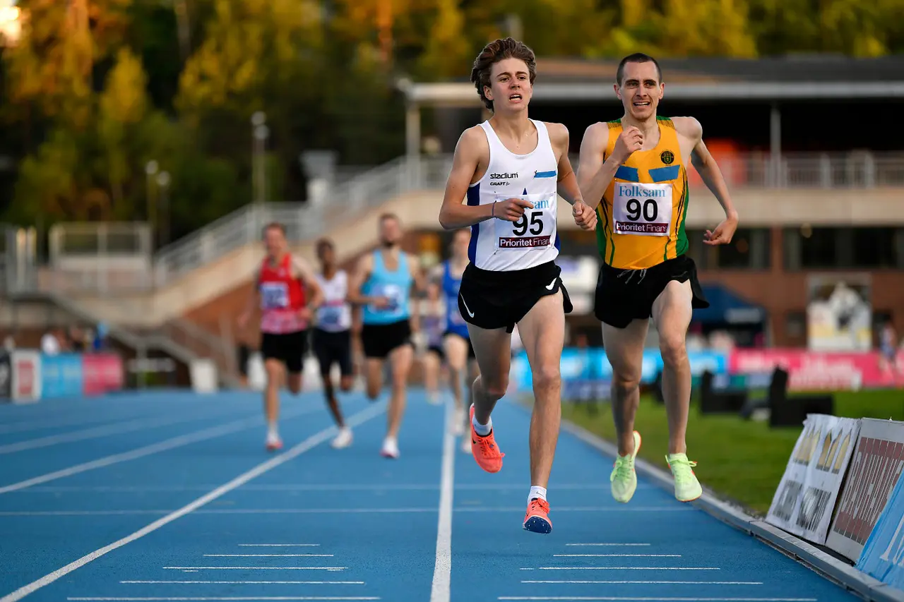 Kalle fortsätter att vinna. Segern i C-heatet på 1500m i Folksam GP (bilden) följde han under söndagen upp med 3000m-seger på kanontid i Världsungsdomsspelen. Foto DECA