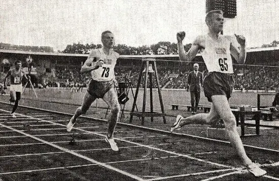 Tommy, här som 1500m-segrare i en landskamp mot Italien 1962.