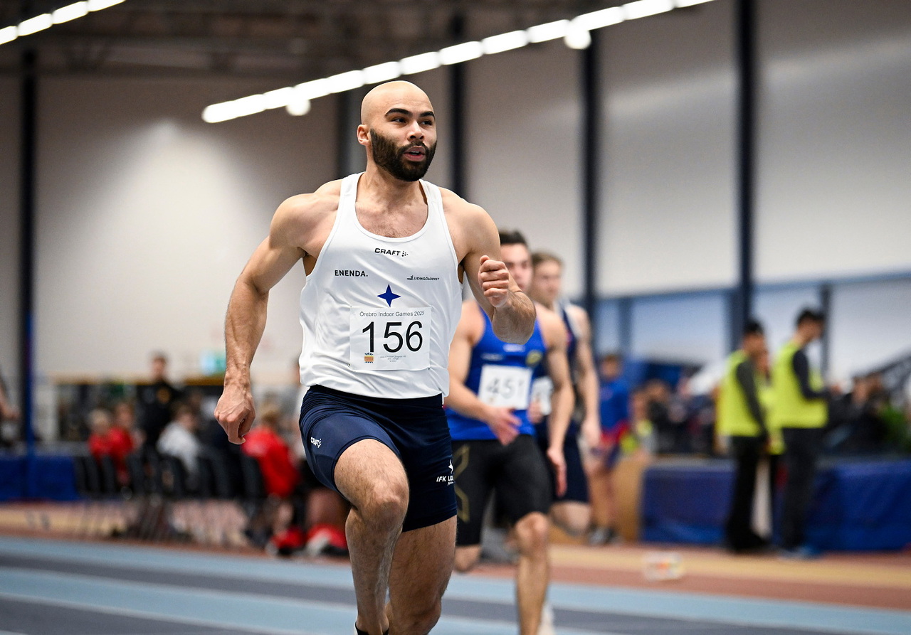 JC Zirignon har sprungit fort flera gånger i år, som här i Örebro Indoor. Nu är han uttagen till IEM i Nederländerna. Foto: DECA