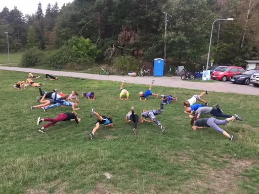 Anders Ejendal håller i löpträning för 08or & 09or inför Lilla Lidingöloppet den 30 september