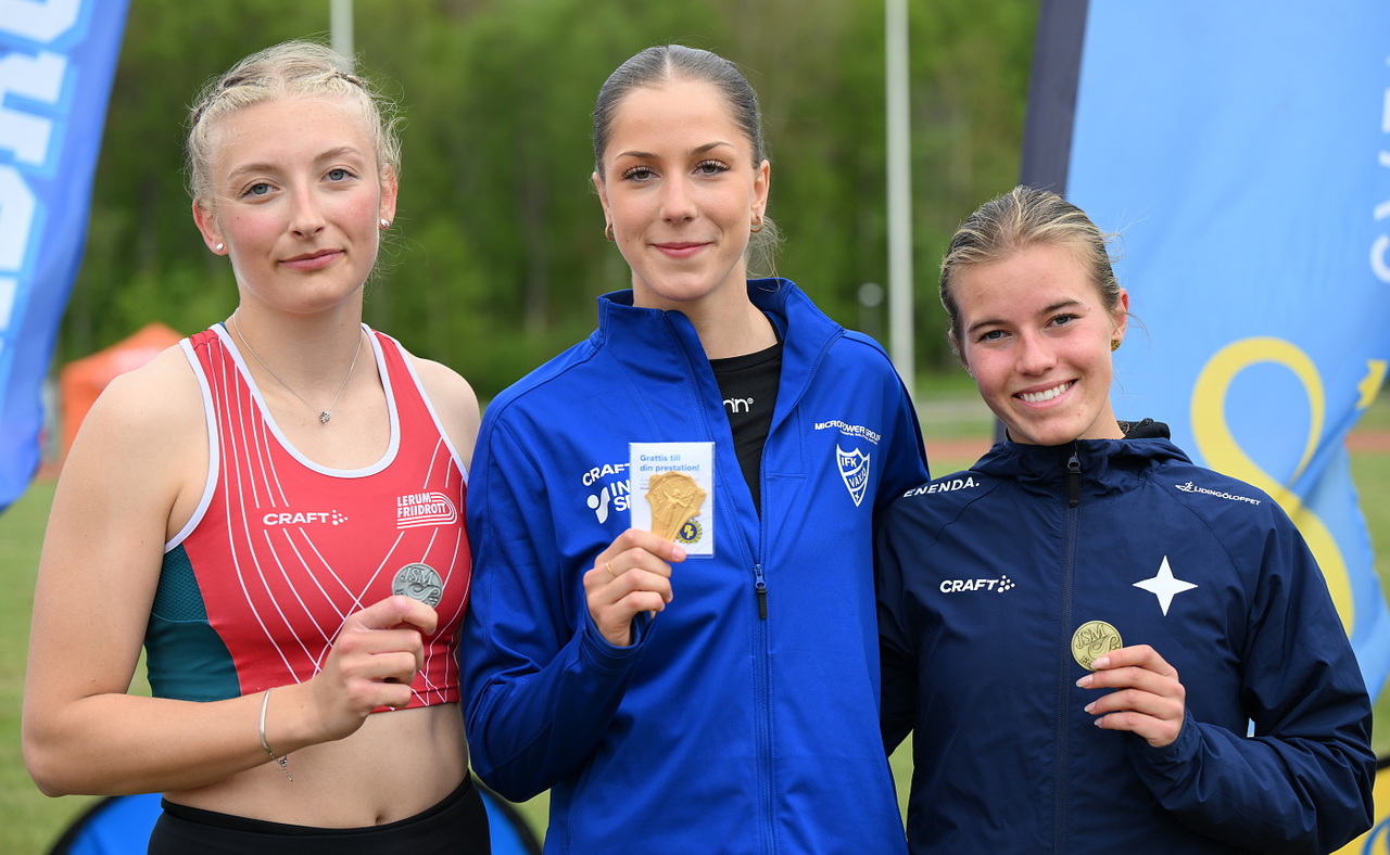 Brons till Elsa Wållgren, Lerum, guld till Doris Theander, Växjö och brons till Lidingös Matilda Halfwordson i JSM i sjukamp. Foto: DECA