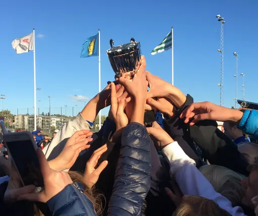 Överst: Team 2005-truppen; Lidingöfunkisar från Team 2005 och Team 2006; Underst: När foten är stukad går man från att vara tävlandes till coach; Lyckliga aktiva med bucklan