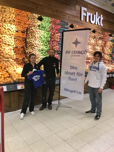 Överst Michael och Irliana som önskar en trevlig påsk från butiken och hoppas på att se er där!