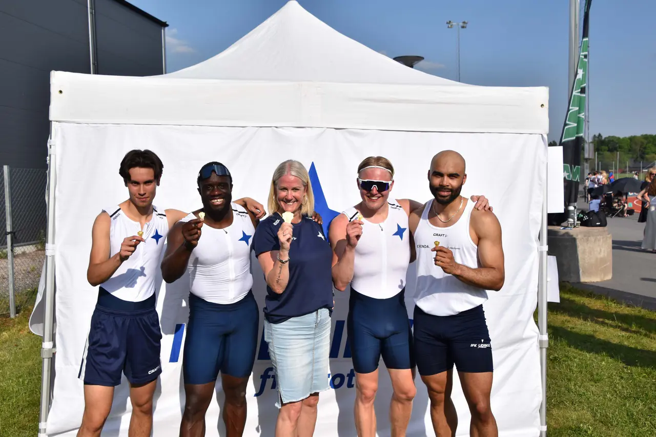 Fyra guldmedaljörer och en sportchef: Filip Olsson, Desmond Rogo, Jessica Falkman, Simon Martinsson och Jean-Christian Zirignon. Foto: Janne Åkerblom
