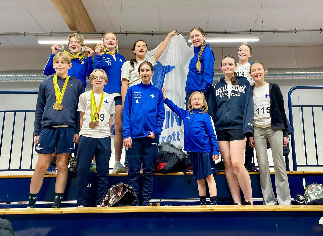 Stora delar av IFK-truppen i Marsspelen 2024. Alla är med utom Tilda Hiller och Sigrid Noré. Foto: Martina Gidlöf