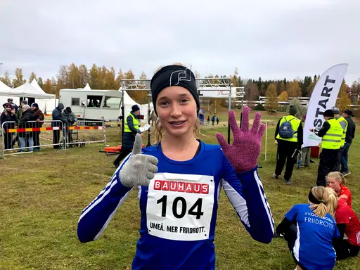 Riktigt bra insatser av IFKarna första dagen. På bilderna: Victor Björk, Julius Mördrup, Simon Sundström, Peter Lagerlöf, Alina Vuokila och Liv Berglöf, Estelle Strand. Foto: Janne Åkerblom