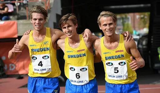 Bilder av Deca Text & Bild, Janne Åkerblom samt diverse IFK:ares mobilbilder
