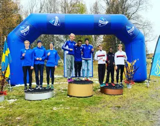Jessica Falkman coachade Simon i unga år ihop med Malin, idag var Jessica som vanligt en uppskattad speaker. Guldlaget Haben Kidane, Simon Sundström & Erik Lagerlöf. Cursuselit hade två lag till start