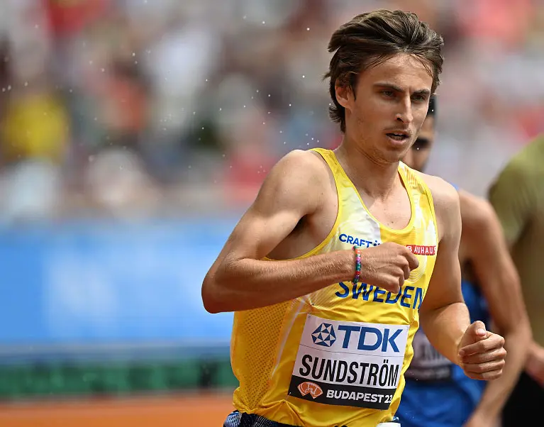 Simon rankas fyra i distriktet för att han under 2023 vann SM och tog sig till VM-final på 3000m hinder. Foto: Deca Text & Bild
