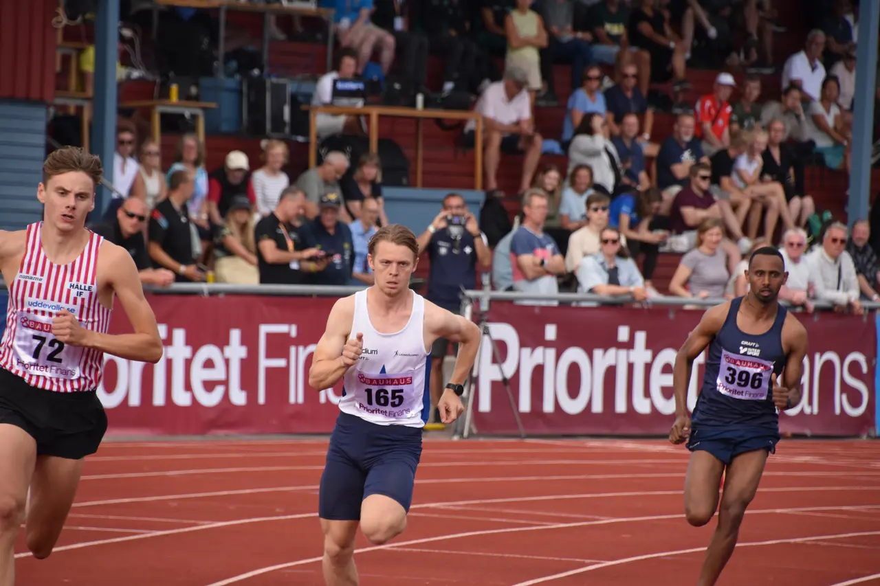 På SM i Söderhamn sprang Axel Alness Borg 800m. I går sprang han och persade på halva distansen i Göteborg. Foto från SM: Anton Hellstrand Helleberg