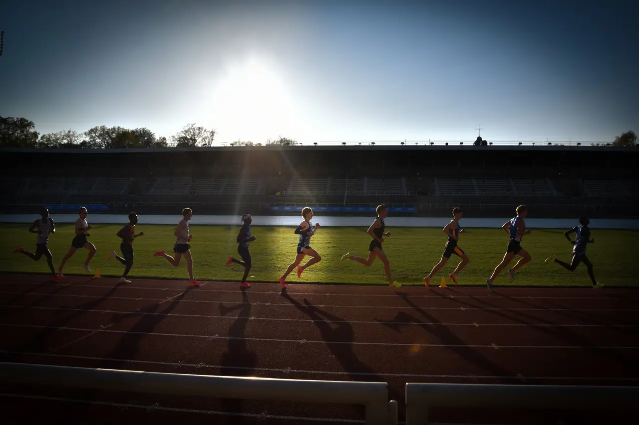 Simon Sundström satte nytt klubbrekord på 5000m på Stadion. Foto: Janne Åkerblom