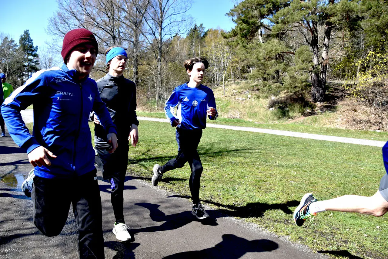 Bild från starten med Lenny Gränzer närmast kameran och med Nicklas Östlund och Philip Byman. Foto: Staffan Östlund