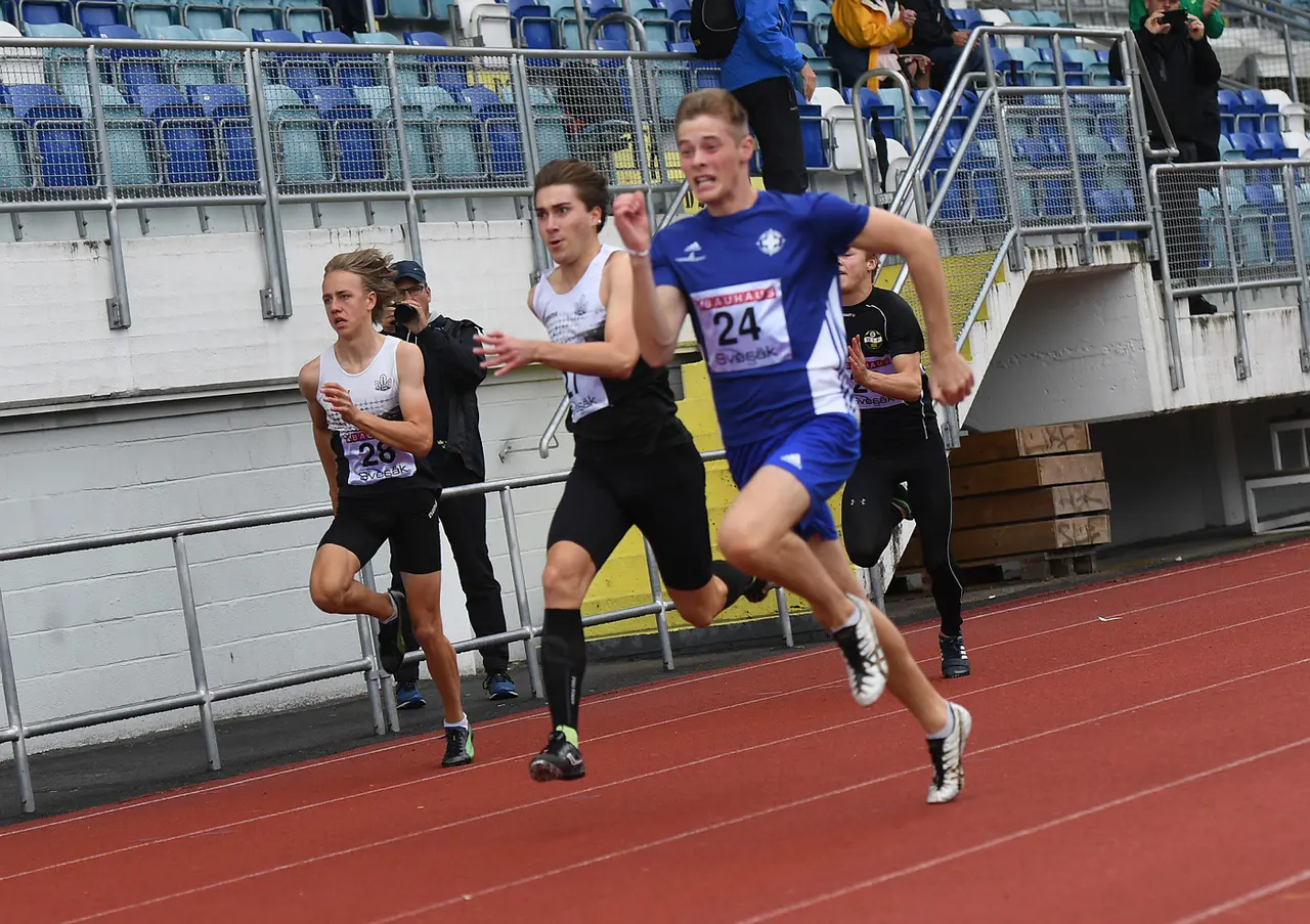 Robin Isaksson, här på bild från JSM i mångkamp förra året, persade på 100m i Västerså. Foto DECA Text & Bild