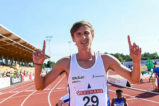 Bilder av Deca Text & Bild, Janne Åkerblom samt diverse IFK:ares mobilbilder