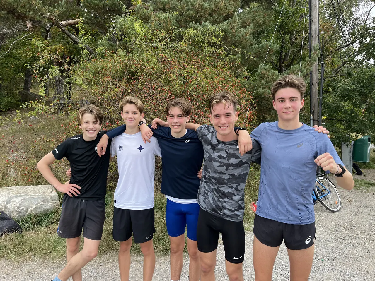 uca, Emil, Oskar, Sebastian och Kalle såg ut att vara nöjda med lördagens träning. Foto: Janne Åkerblom