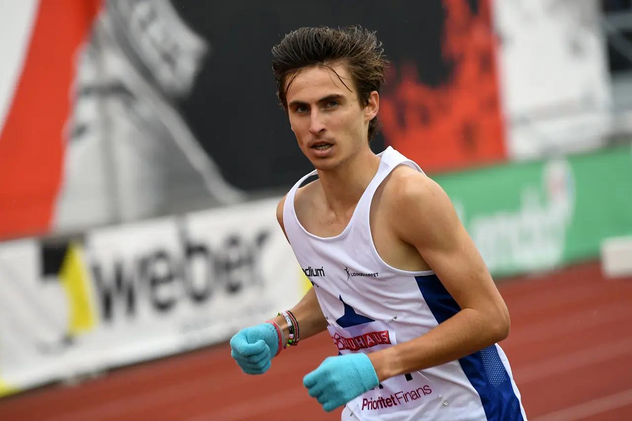 Simon, nu 21a i Sverige genom tiderna på 5000m. Arkivbild från SM i Borås, fast då som segrare på hinder. Foto: DECA Text & Bild