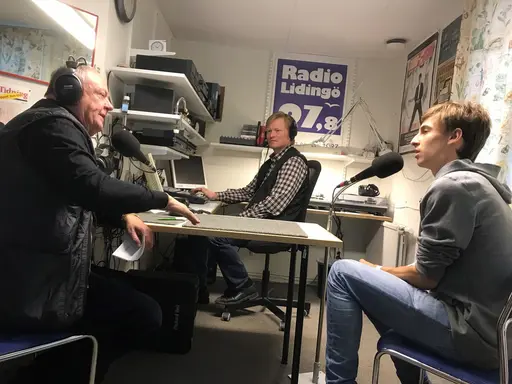 Simon Sundström och Ingela Stralka hos Radio Lidingö