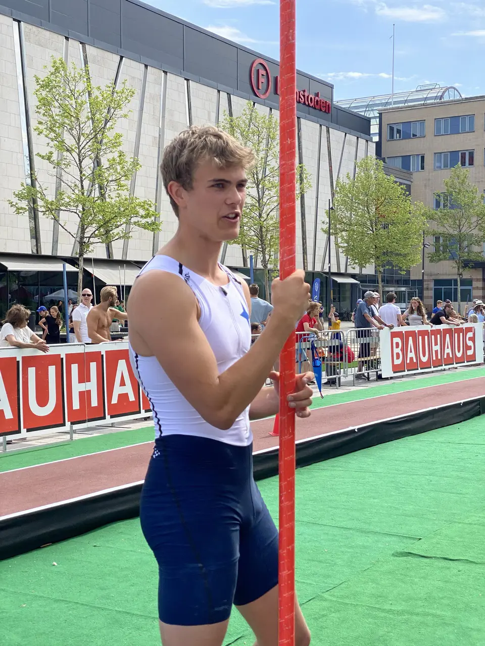 Malte Fuchs Edberg satte årsbästa i stav under Täby Stavhoppsgala. Foto: Robert Eliasson