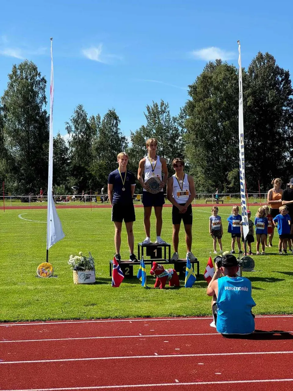 Dubbelt IFK Lidingö på P17-pallen när det var prisutdelning i P17 med Milton Cooper och William Wellstedt. Foto: Åsa Cooper