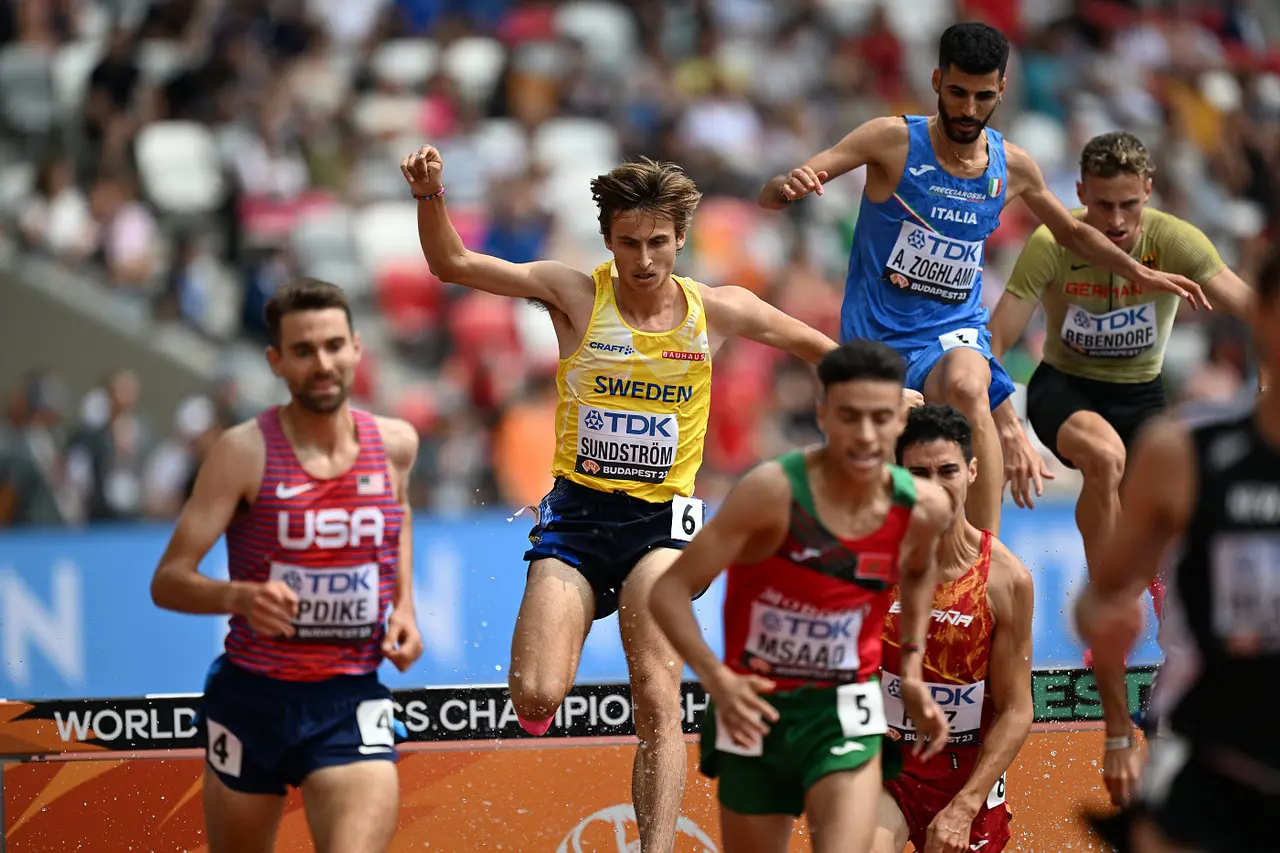 Det gick undan i VM-försöken, där Simon gjorde ett riktigt bra lopp, persade och tog sig till kvällens final i Budapest. Foto: DECA Text & Bild