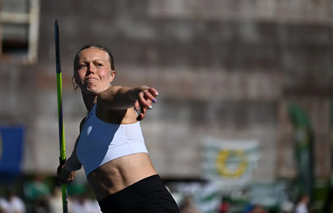 I Lag-SM-kvalet (bilden) kastade Caroline Bredsten 45.42. Nu blev det 45.20 på Björlanda IP. Lag-SM-foto: DECA