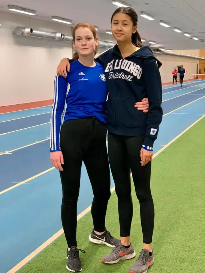 Helena Hvalgren och Edda Chin Nygårds var två som kom hem från Mondo Indoor Games med nya pers. Foto Anneli Nygårds