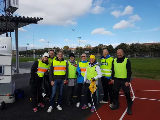 Överst: Team 2005-truppen; Lidingöfunkisar från Team 2005 och Team 2006; Underst: När foten är stukad går man från att vara tävlandes till coach; Lyckliga aktiva med bucklan